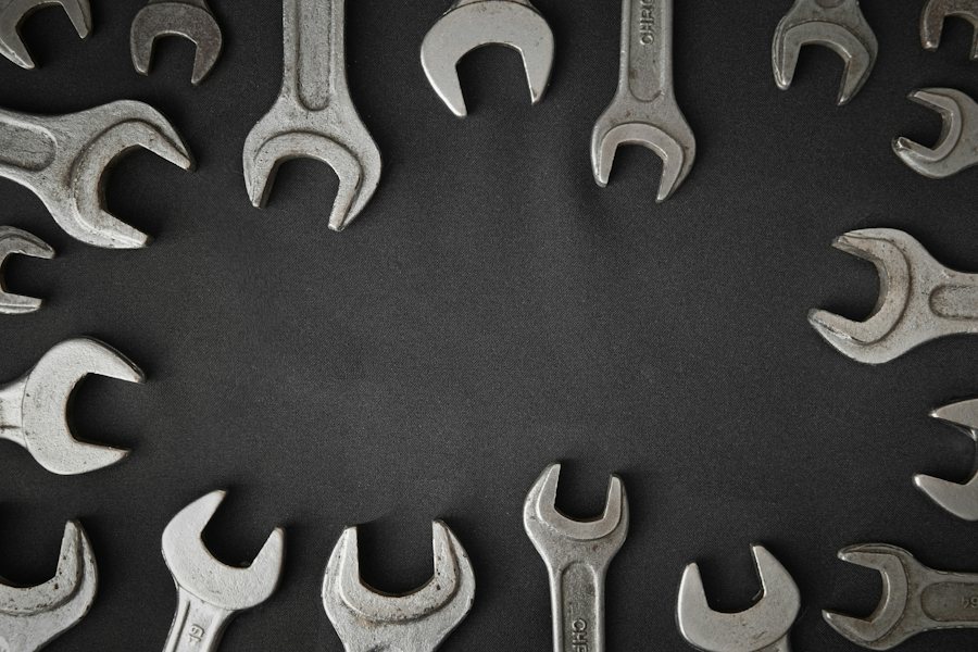 Combination wrenches arranged in a circle